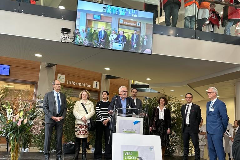 Premiere-Pierre-Posee (2)